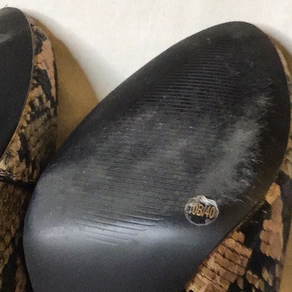 BCBG Python peep toe size 10 - Picture 5 of 8